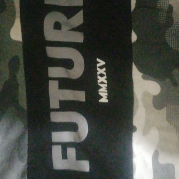 Future small 7/8 t-shirt - Picture 2 of 5